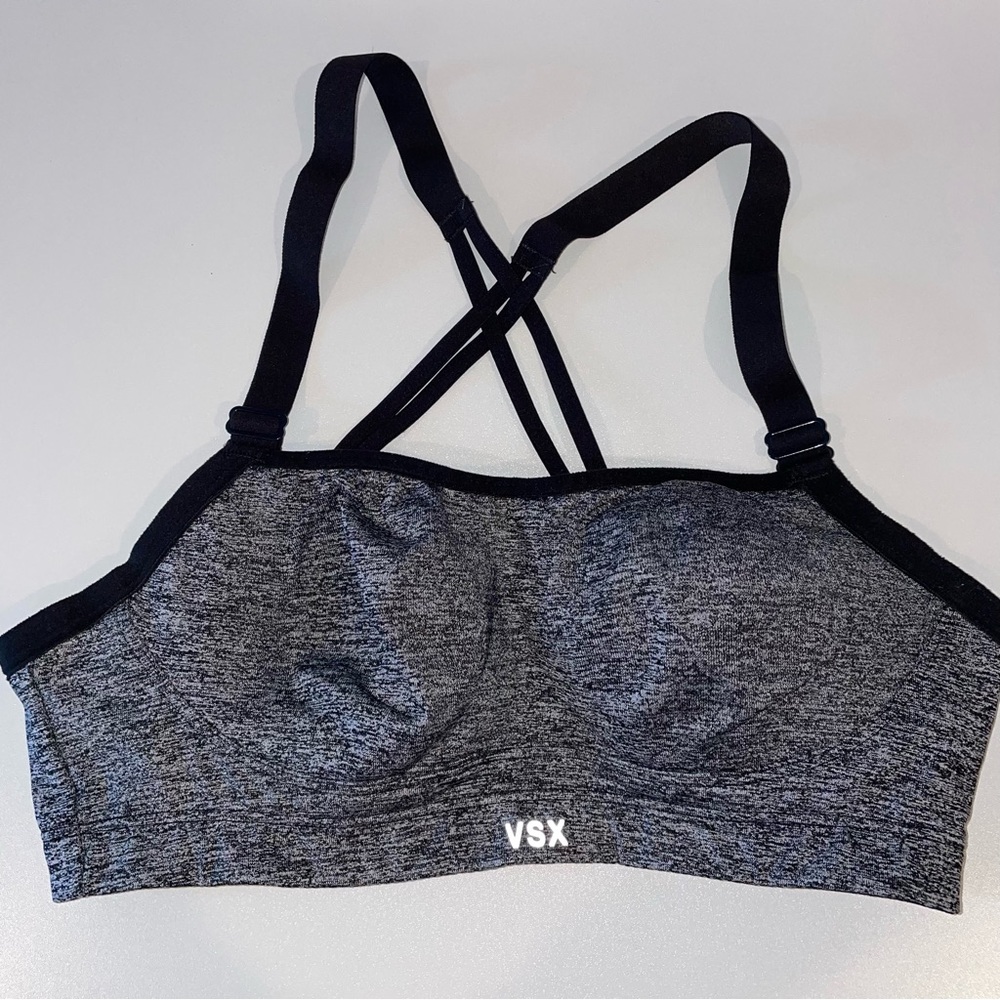 🔥 3 for $15 🔥
Victorias secret sports bra size 32C
